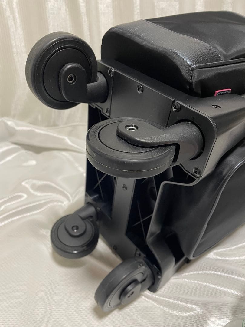 美品　SWANY(スワニー)リリーア キャリー　四輪ストッパー　レインカバー付き