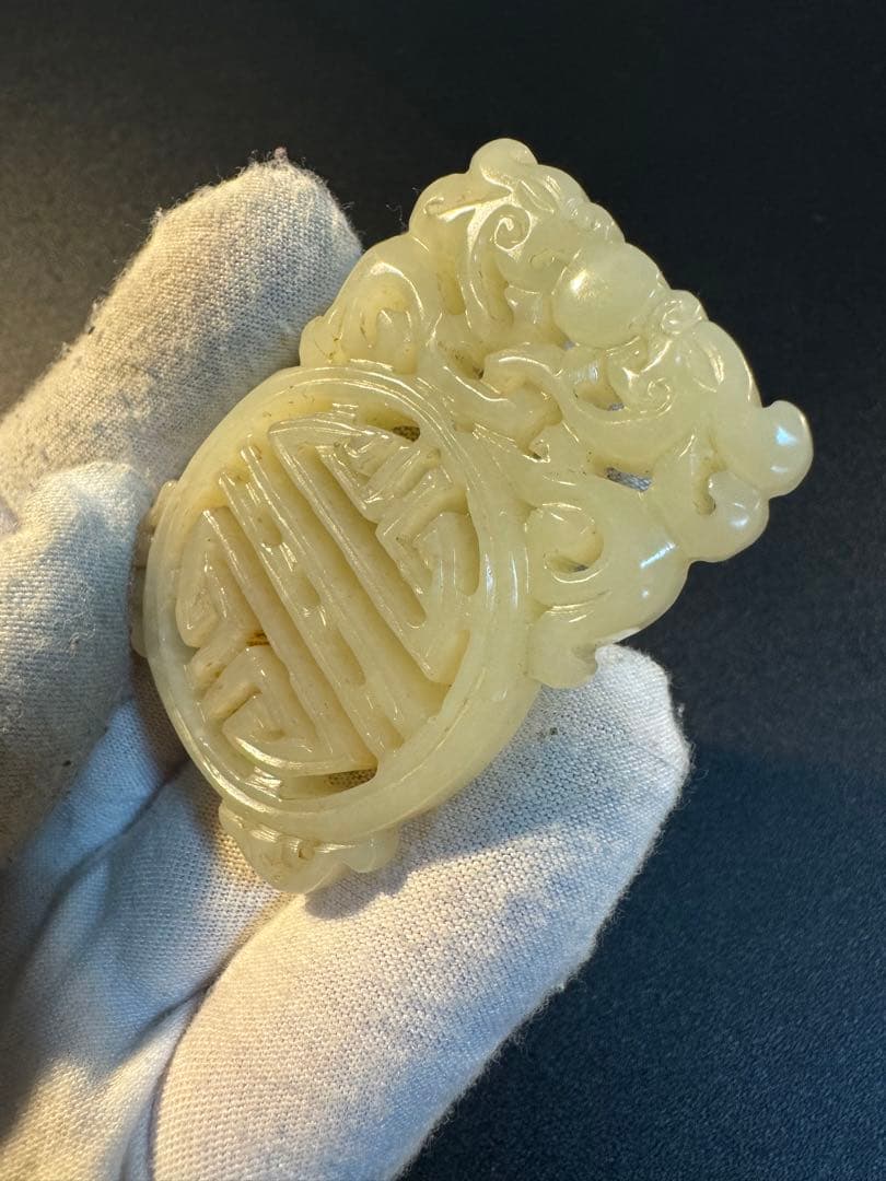 ドラゴン 本玉　天然石 和田玉 中国古美術 骨董 雕刻玉彫 根付 白砡白玉手彫