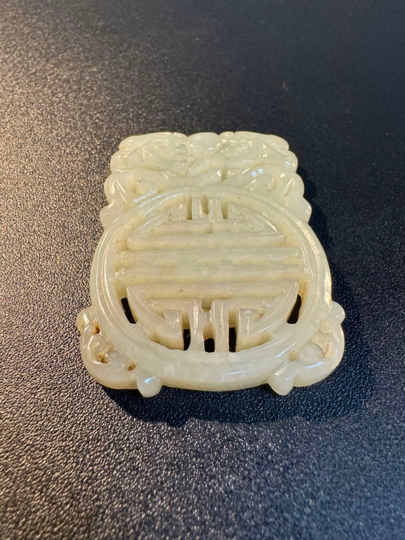 ドラゴン 本玉　天然石 和田玉 中国古美術 骨董 雕刻玉彫 根付 白砡白玉手彫