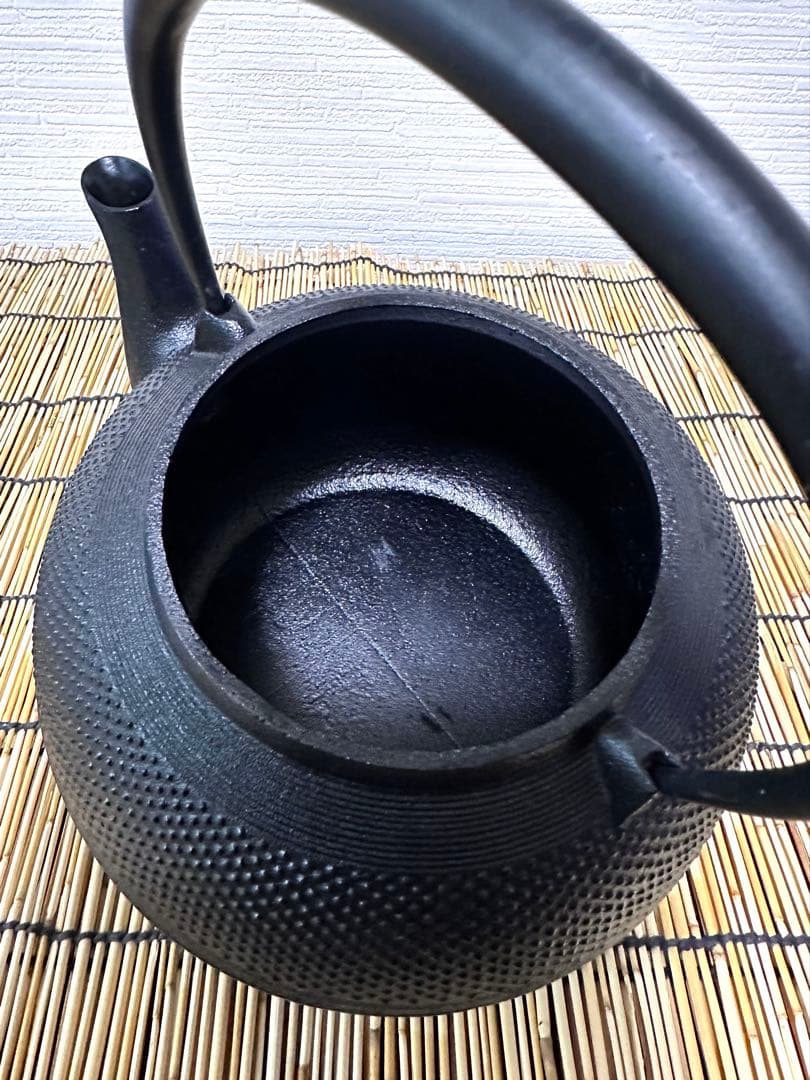 未使用品、供箱等付属品付　南部霞銘　南部池永造　２０型筋目アラレ　南部鉄瓶