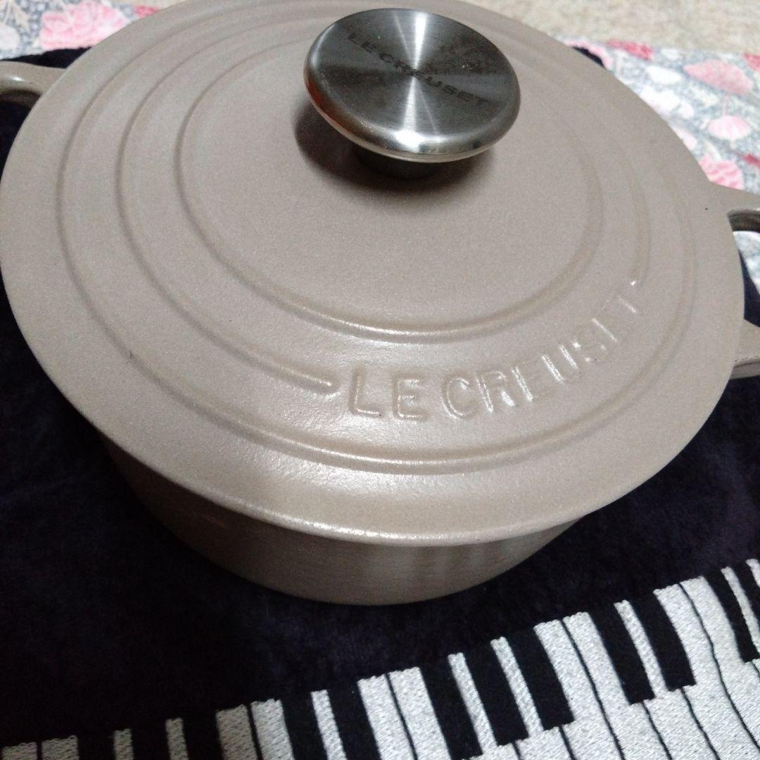 ル・クルーゼ　シグニチャー　ココットロンド　18　ナツメグ