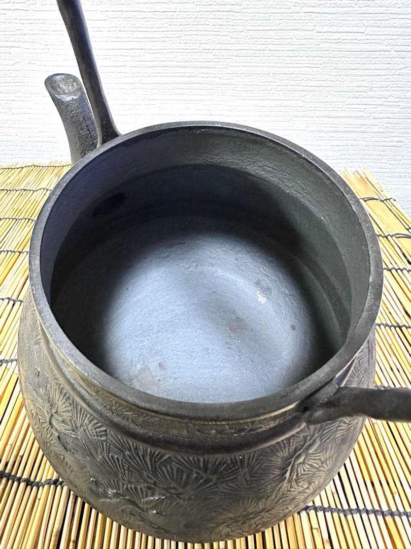 未使用品、木箱付　横倉嘉山造　１５型末紋様　 鉄瓶 南部鉄瓶 南部鉄器　鉄瓶