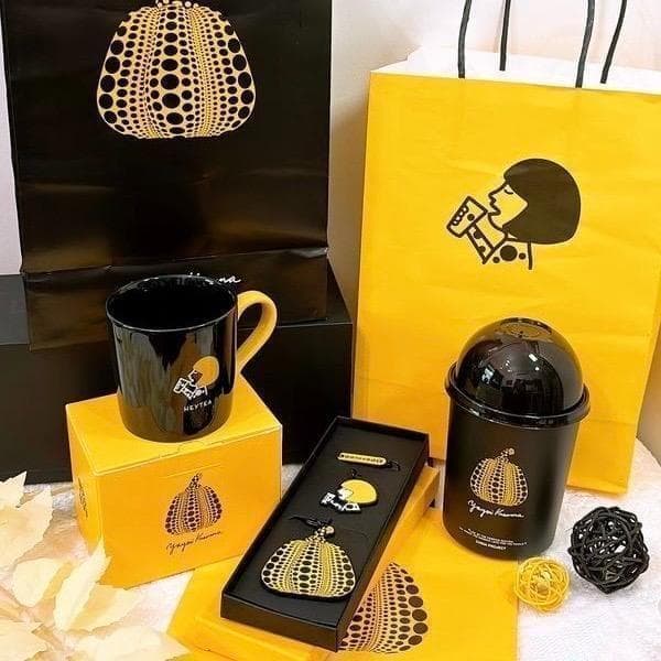 草間彌生　HEYTEA　マグカップ　キーホルダー　スリーブ　プラカップ　セット①