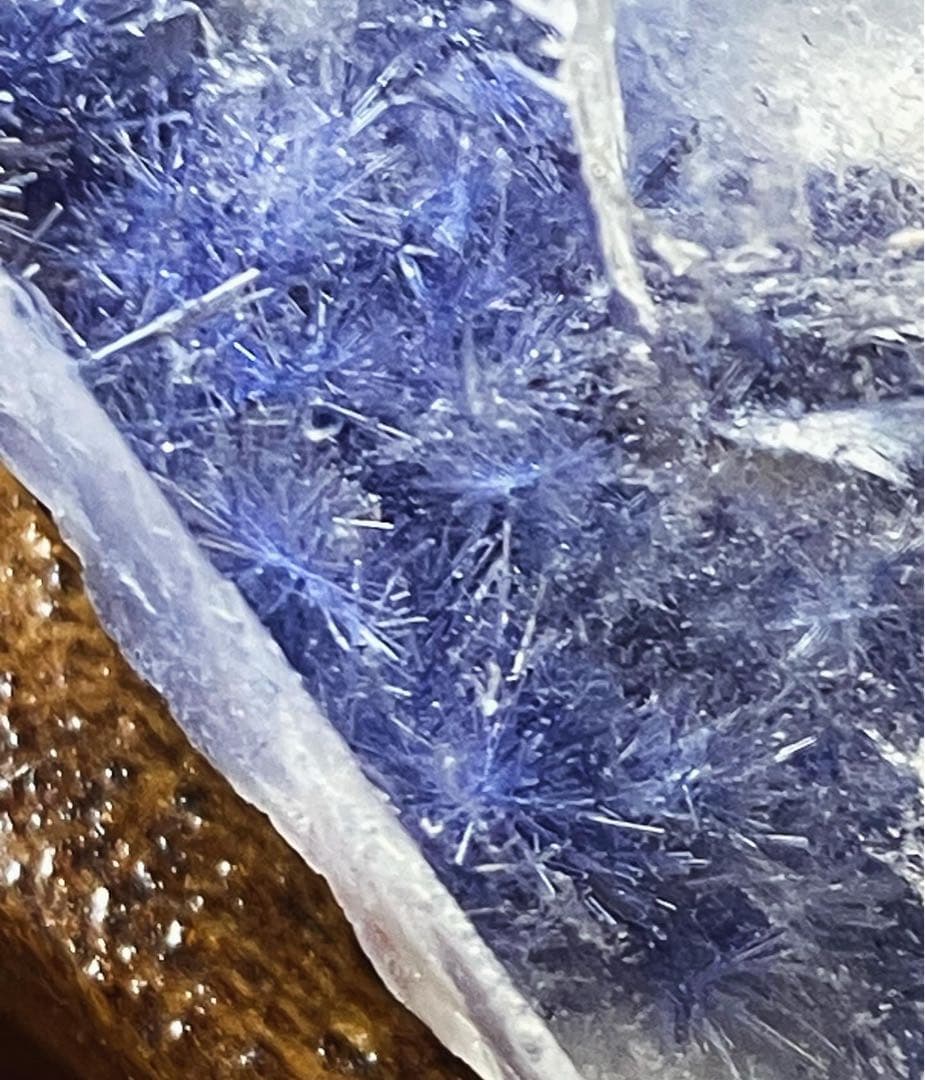 希少 デュモルチェライトインクォーツ 原石 280g 研磨済 台座付き