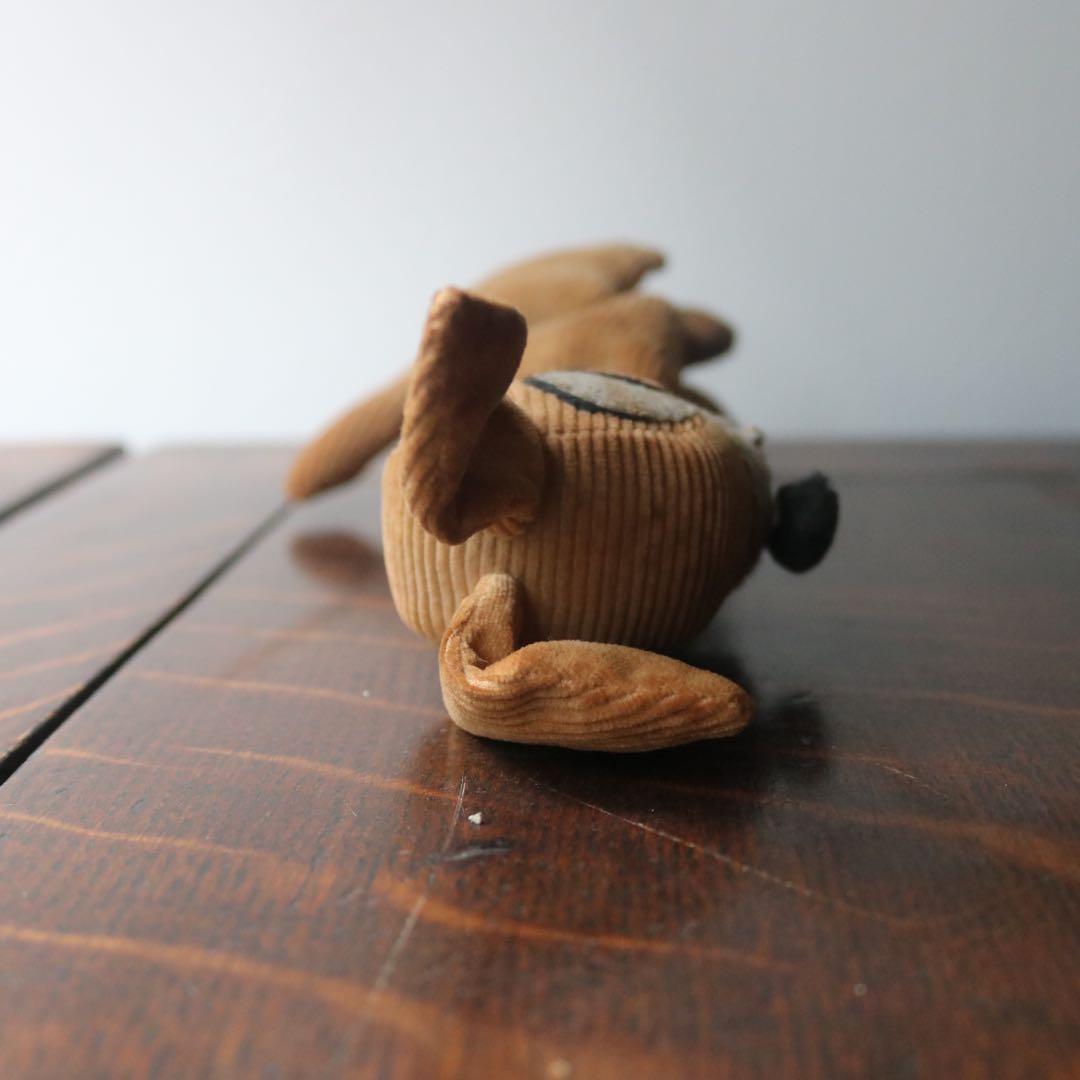 たち耳イヌのぬいぐるみ　おがくず人形 ブロカントヴィンテージアンティーク蚤の市