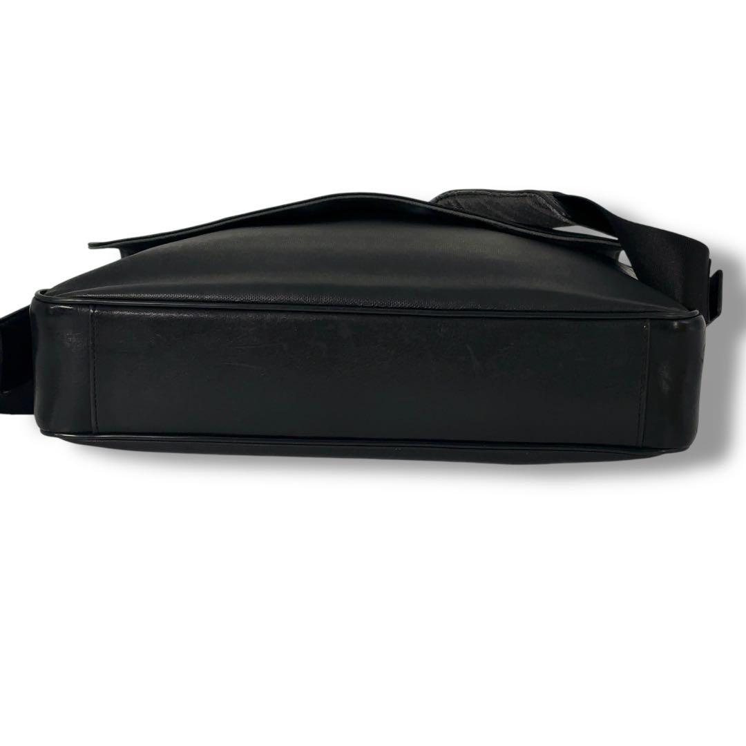 【美品】dunhill ダンヒル　ショルダーバッグ　メッセンジャー　レザー　総柄