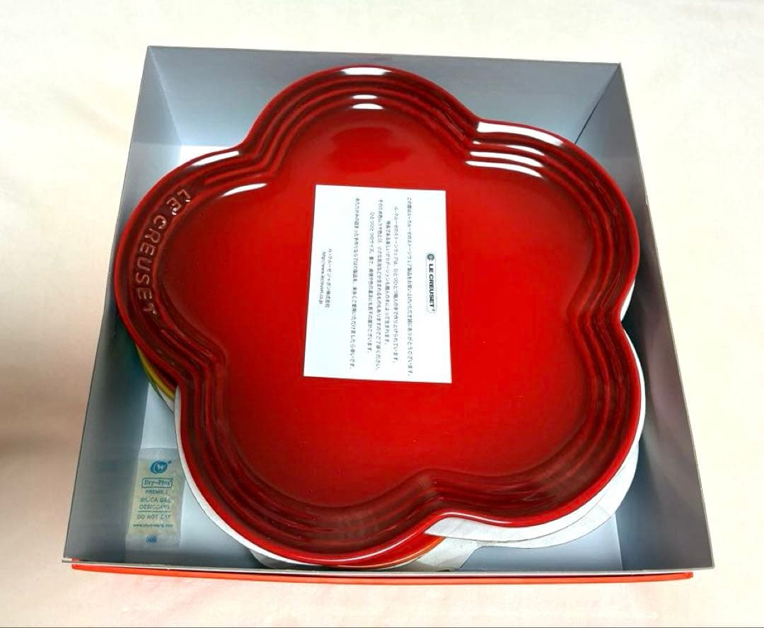 【新品】ル・クルーゼ　レインボー フラワープレート 23cm 5枚セット 花形皿