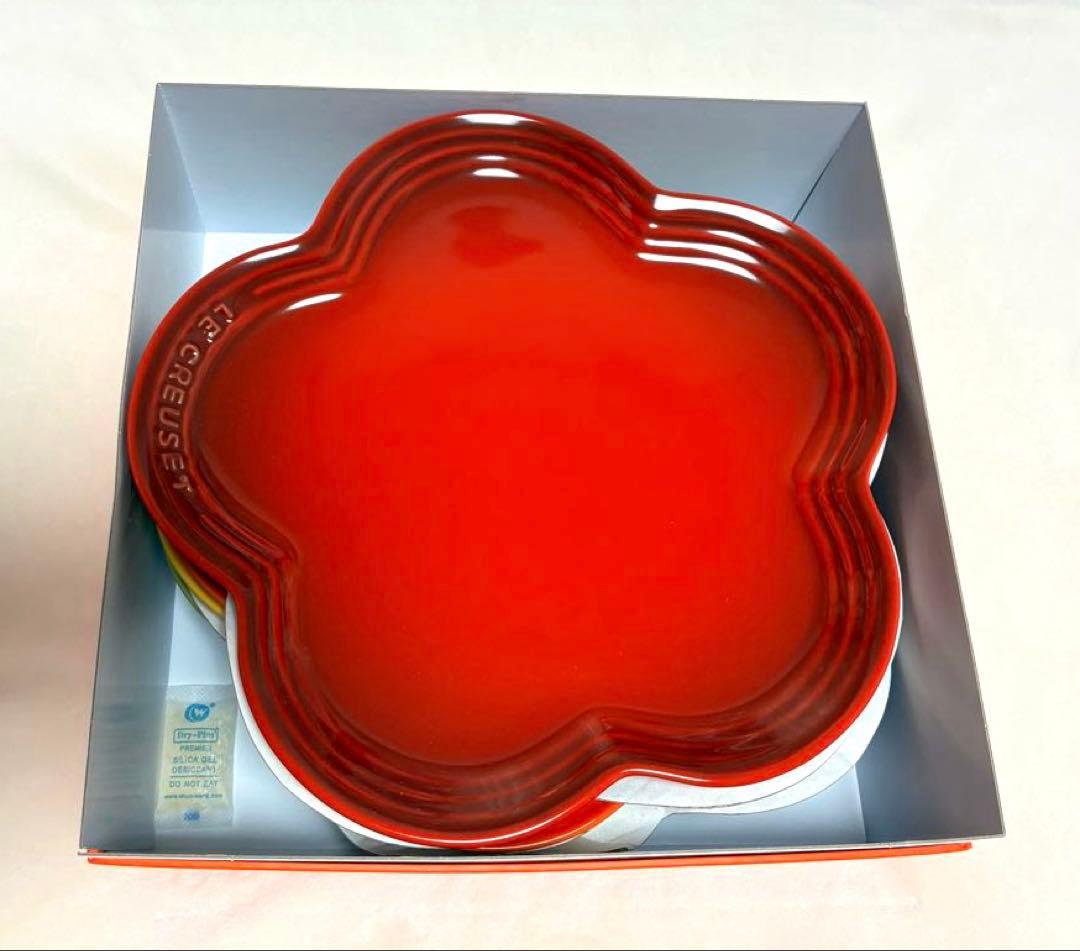 【新品】ル・クルーゼ　レインボー フラワープレート 23cm 5枚セット 花形皿