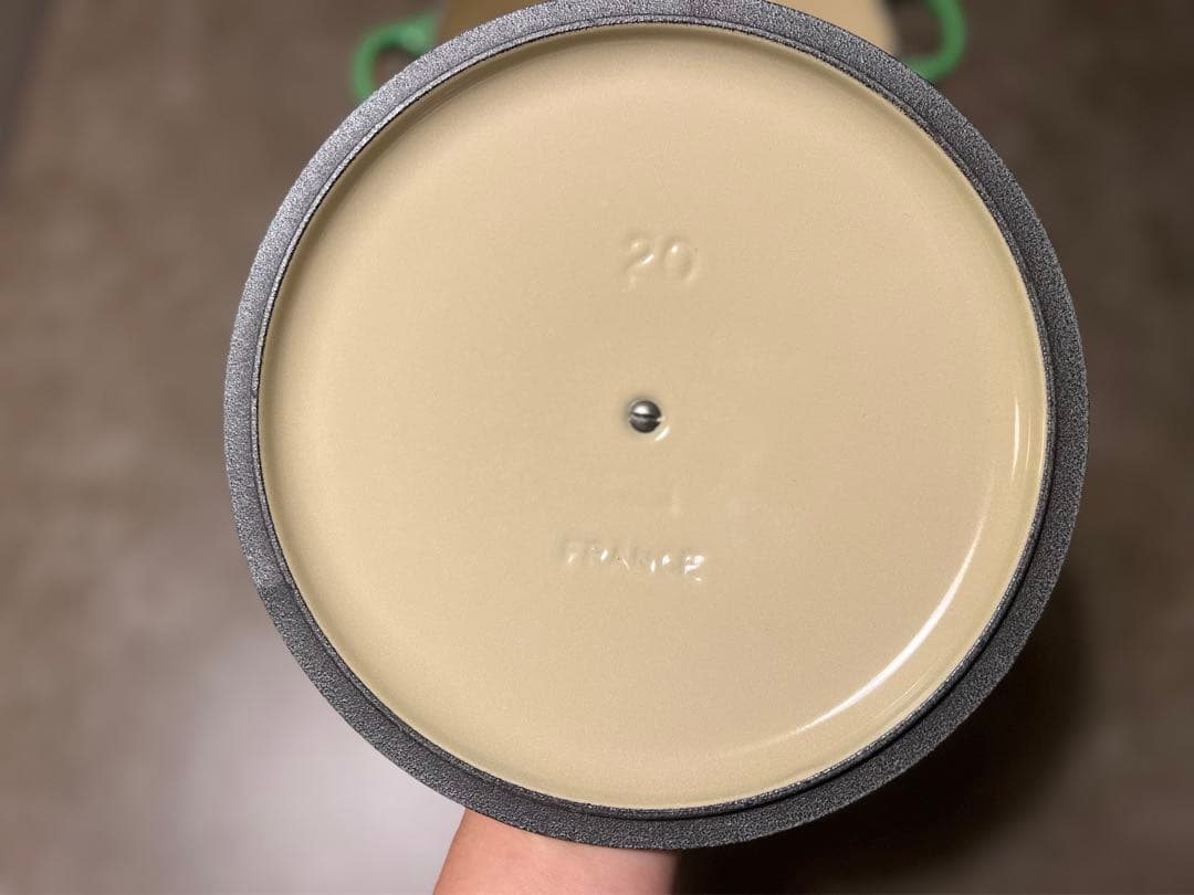 新品　ル・クルーゼ　シグニチャー ココット・ロンド 20cm バンブーグリーン