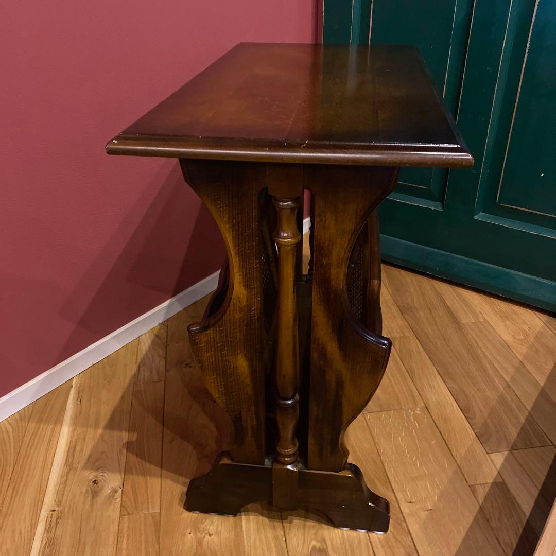 オールドカリモク　コロニアル　ラタン収納付き木製サイドテーブル　ヴィンテージ