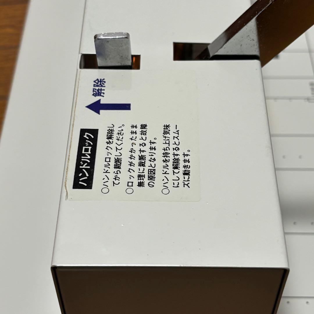 PLUS 手動断裁機　PK-513 動作品　カットライン点灯