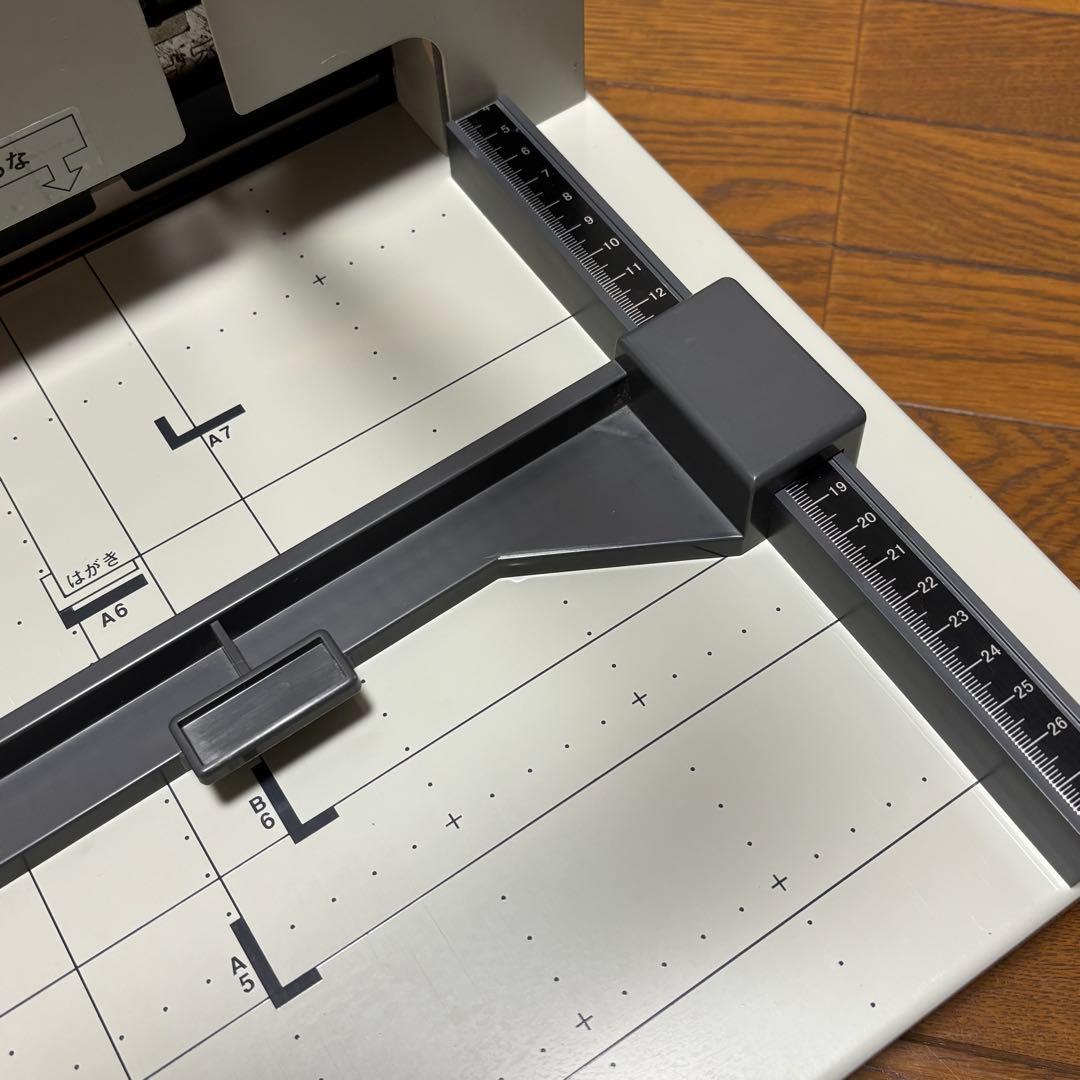 PLUS 手動断裁機　PK-513 動作品　カットライン点灯