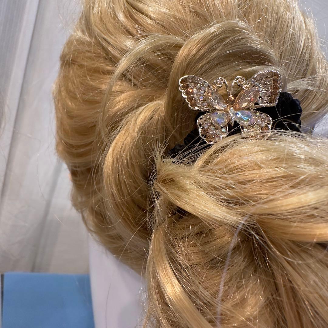 一点物★⭐︎ヘアゴム490キラキラストーンと合金透かし蝶々ビジューヘアゴム高級立体