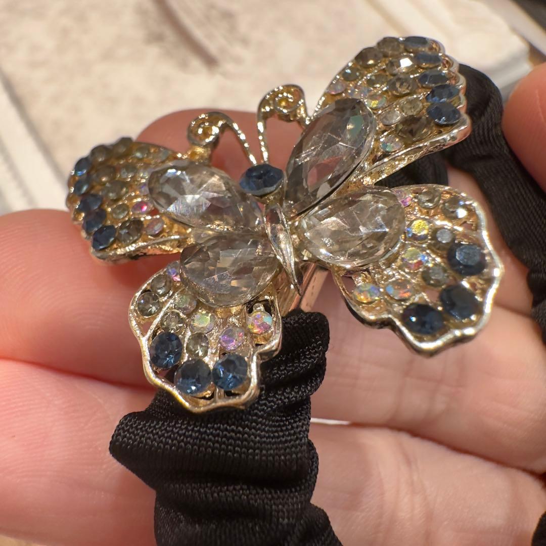 一点物★⭐︎ヘアゴム490キラキラストーンと合金透かし蝶々ビジューヘアゴム高級立体