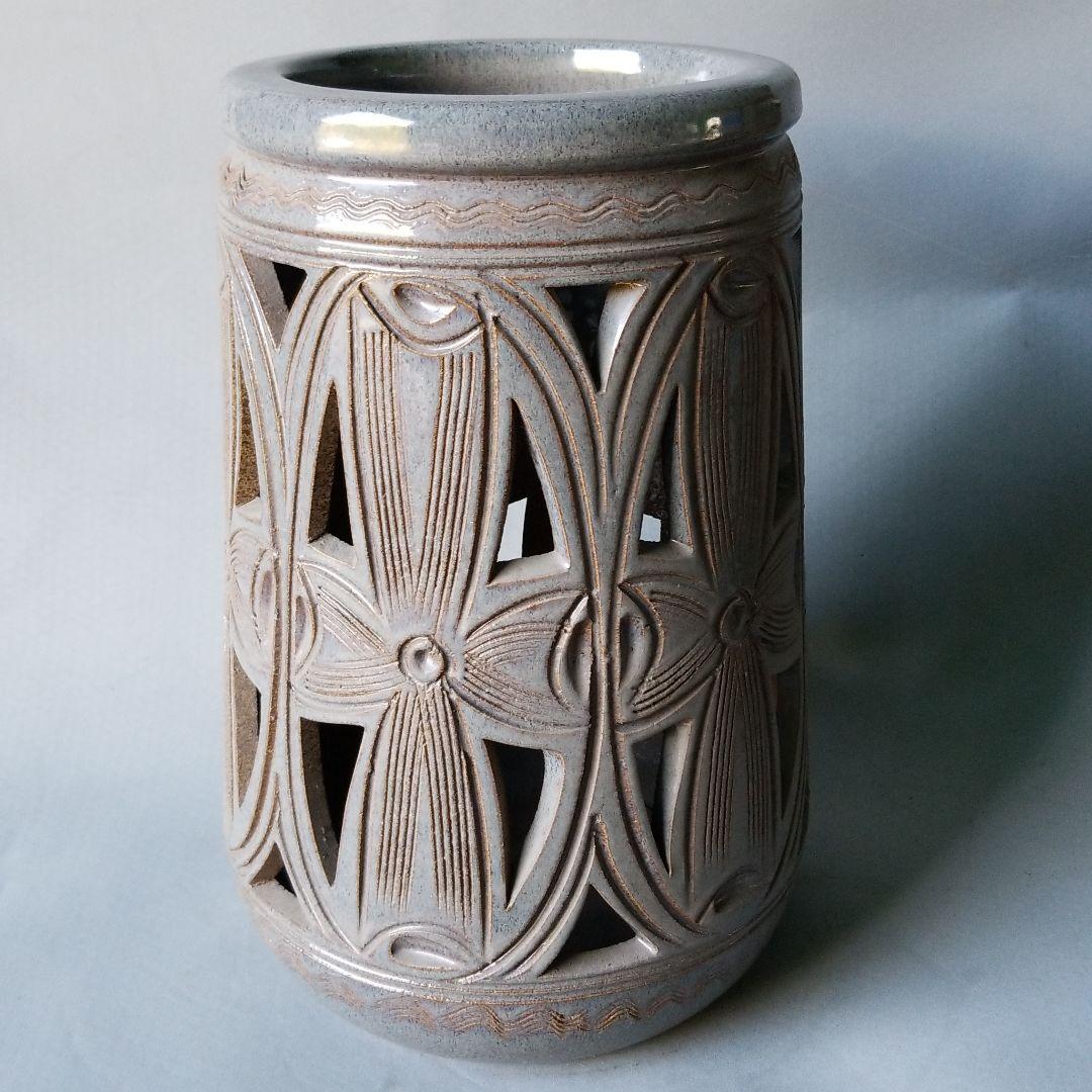 信楽焼傘立て  砲弾型幾何学彫 高さ４７cm