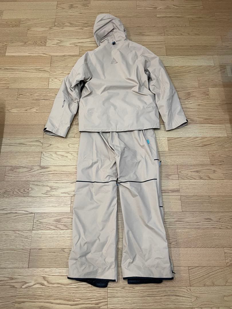 HELLOW スノーボードウェア　韓国