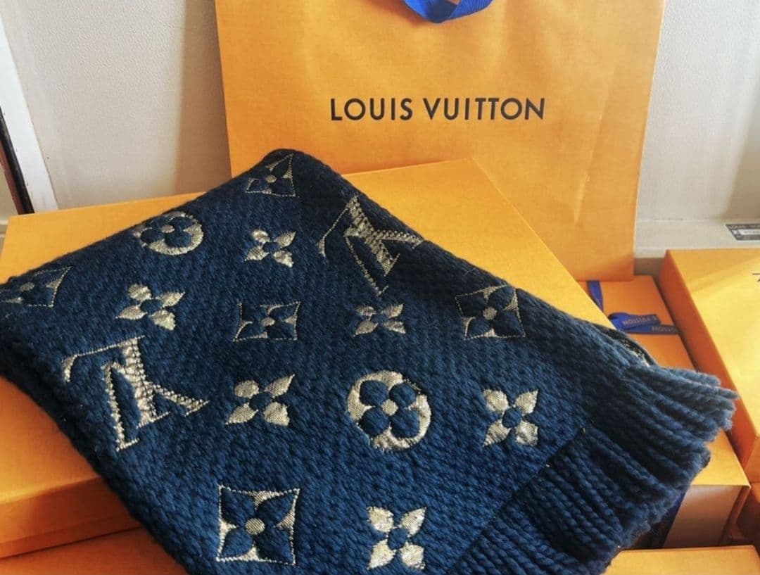 極美品 【エシャルプ・ロゴマニア シャインM70815】