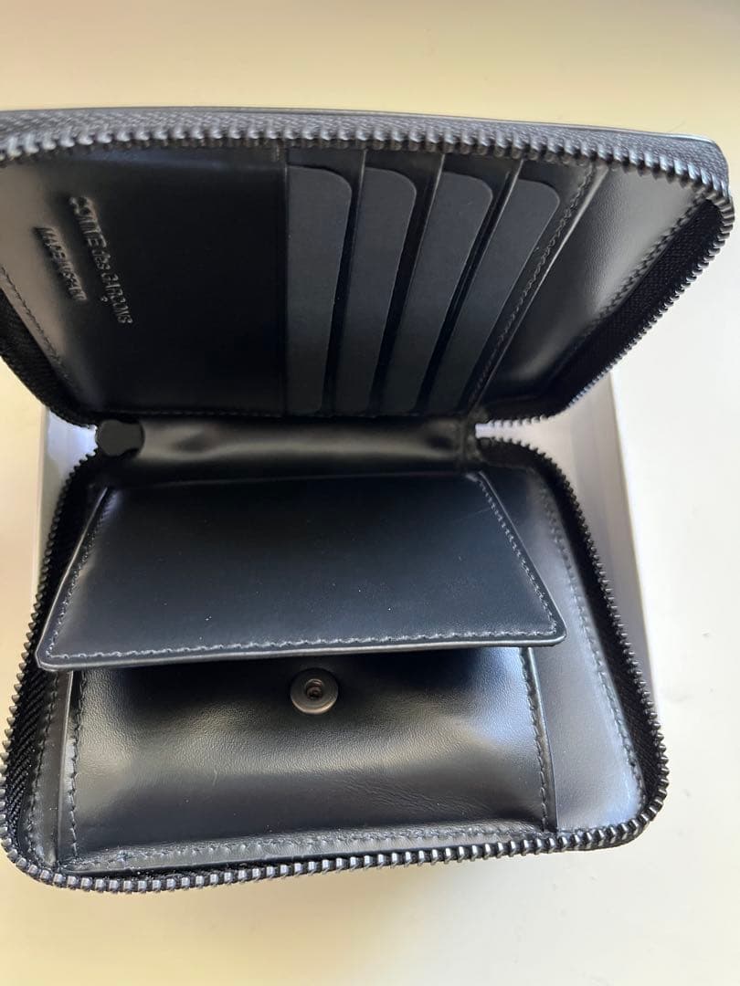 COMME des GARÇONS 黒レザー二つ折り財布