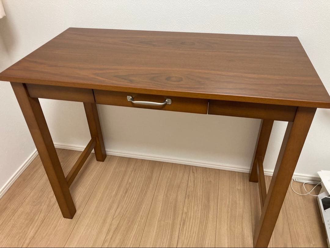ブラウンのシンプルパソコンデスク　アンティーク風