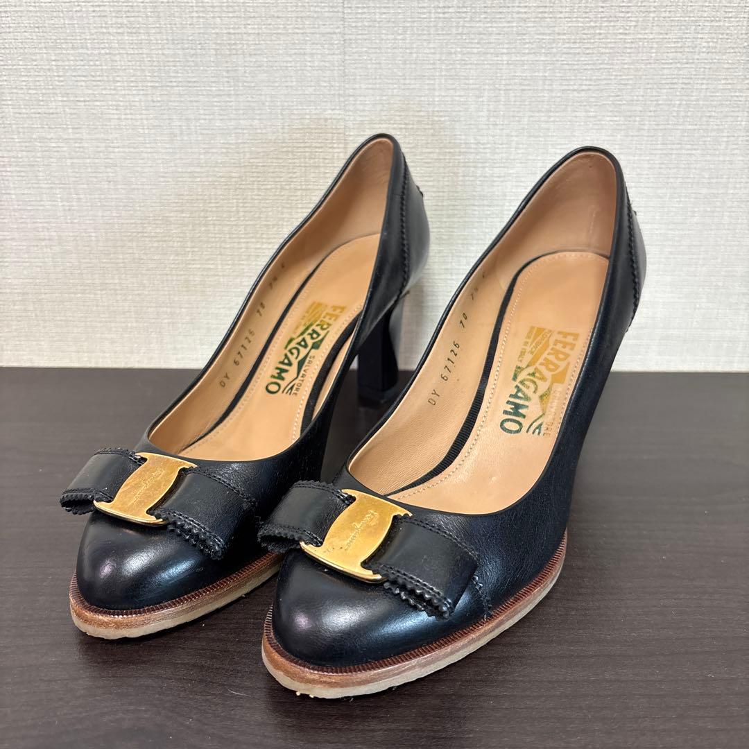 【Ferragamo】黒 リボン付きヒール