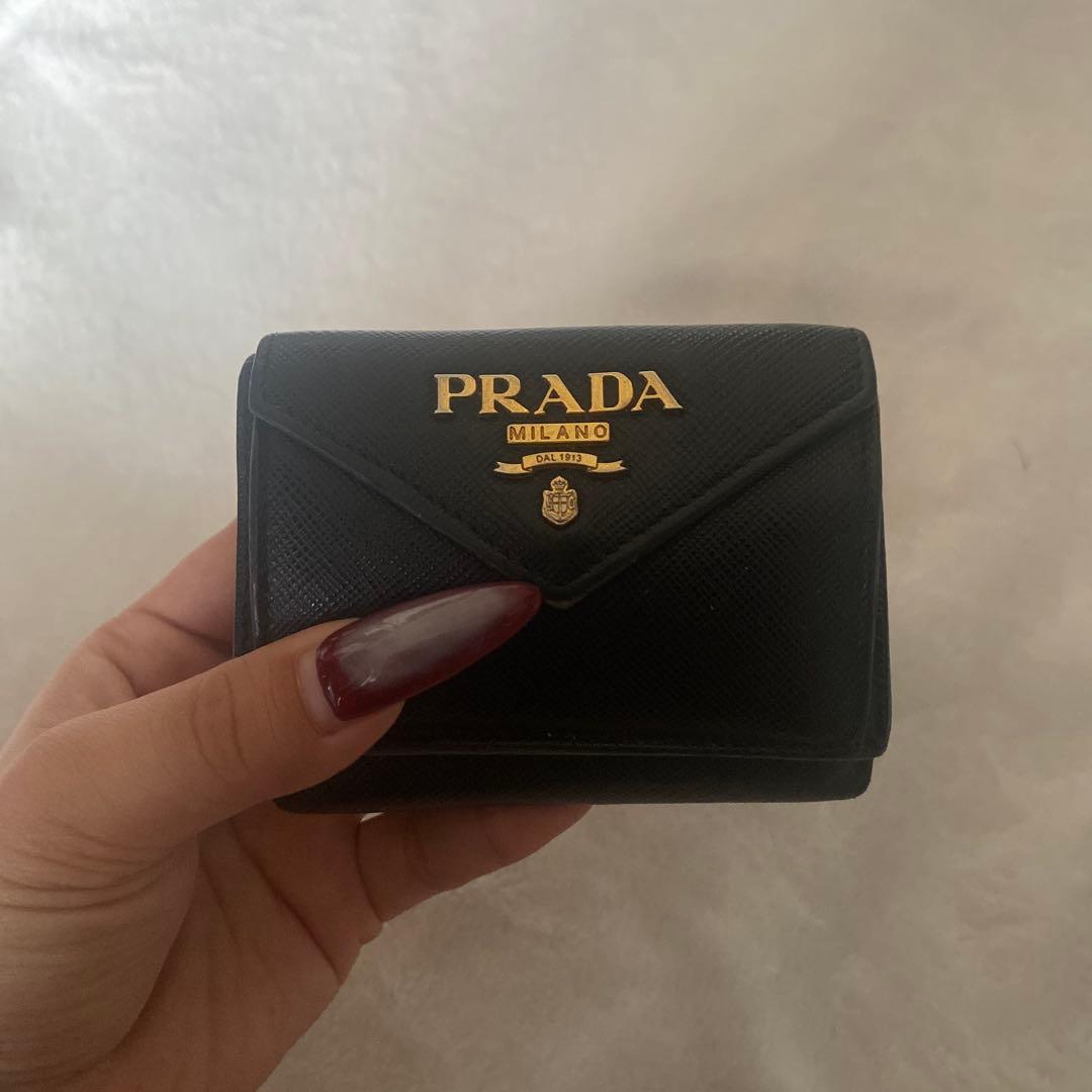 PRADA 黒 レザー 三つ折り財布