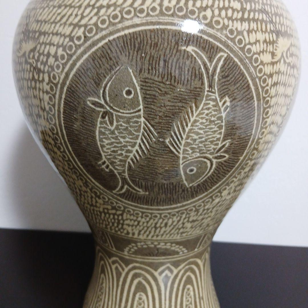 陶器 花瓶 魚と鳥の模様 双魚　象嵌技法　韓国　朝鮮　粉青沙器　梅瓶