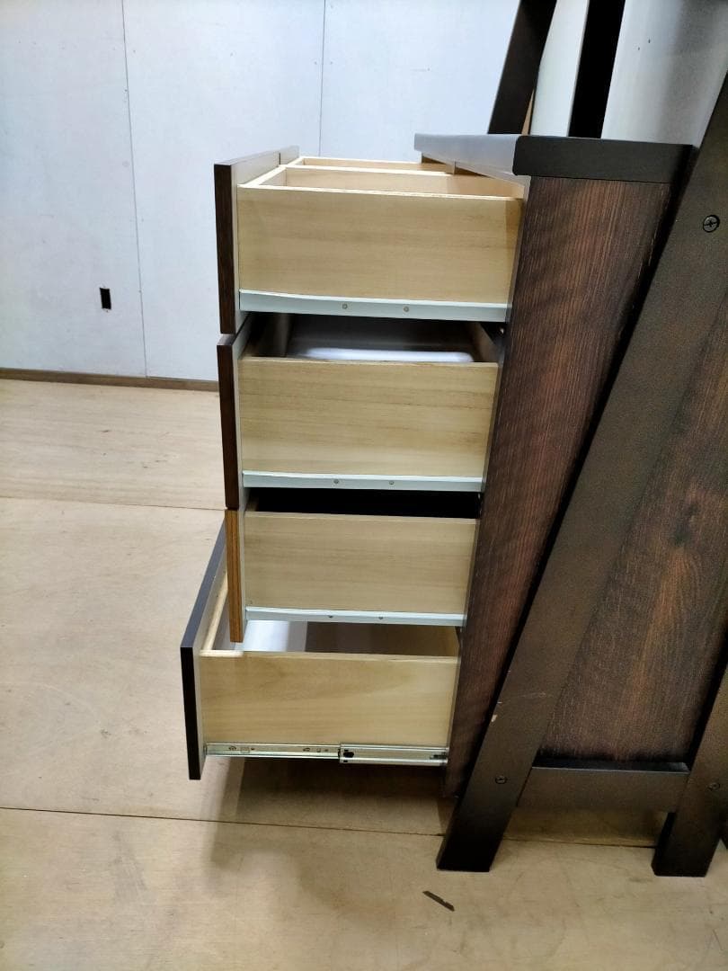 さ*い様 ニトリ　チェストトラック　ランダム 100　75009-4-100