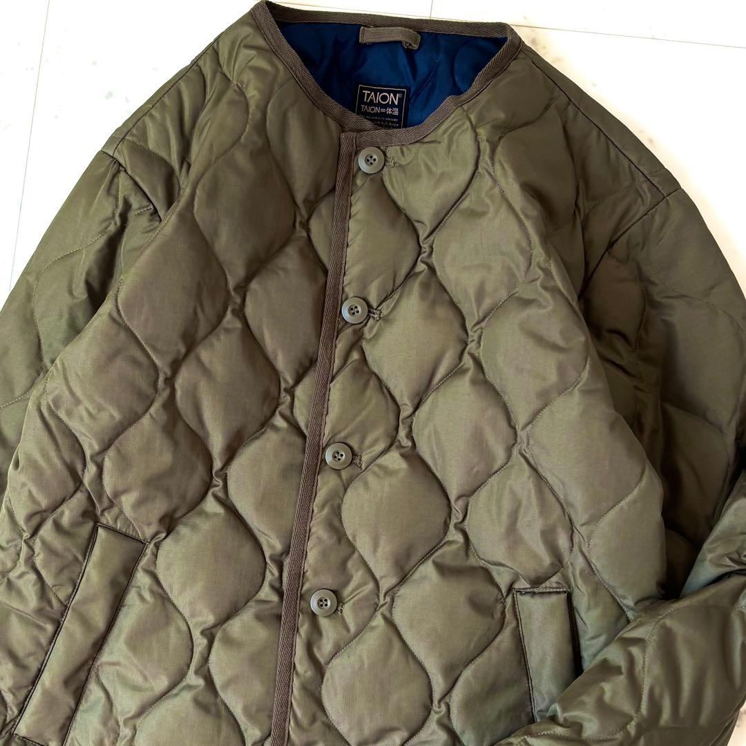 美品　ミリタリー クルーネックダウンコート ロング　カーキ　サイドスリット