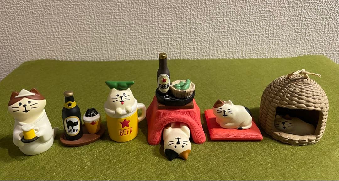 デコレ コンコンブル ちぐら こたつ お座布団 ビール ヘソ天 猫