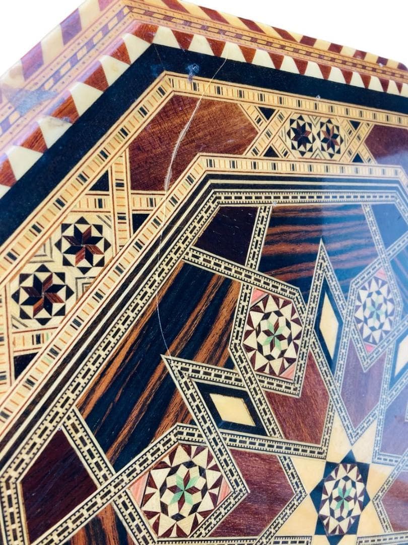 世界の民芸品 寄木細工のテーブル