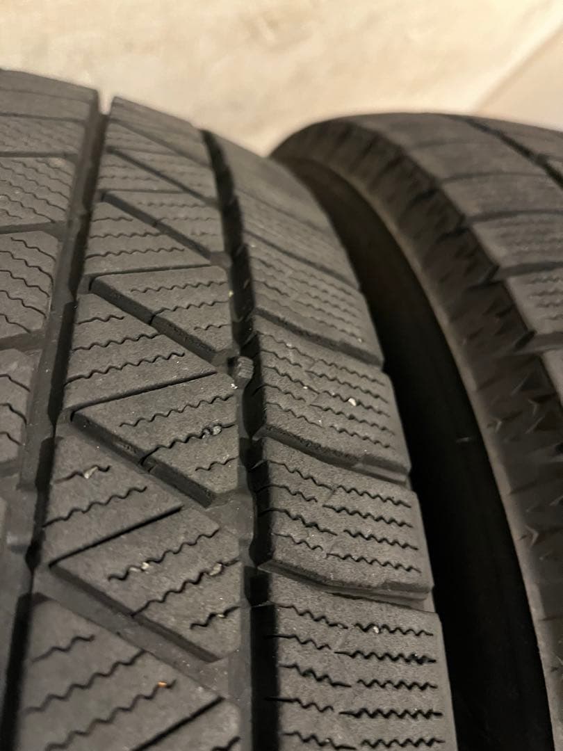 としかす 送料込21年製BSブリザッvrx3 215\55-17 ２本のみ