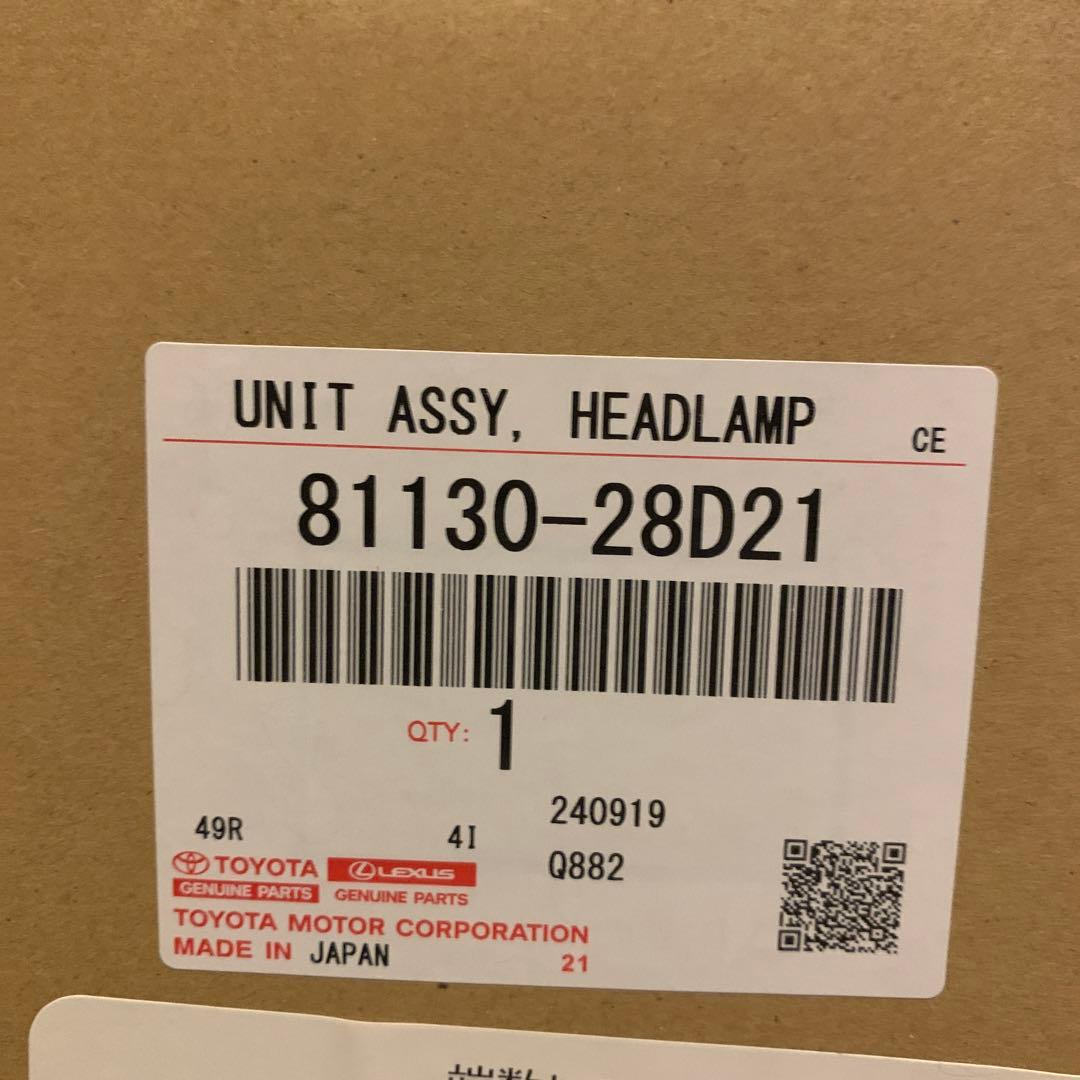 トヨタ ヘッドランプ 81130-28D21