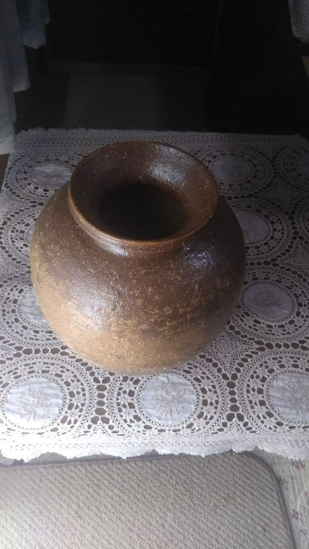 信楽焼壺です。