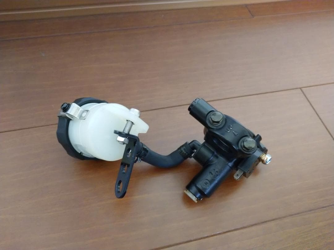 NISSIN ニッシン フロントブレーキマスター 横型 1/2 タンク別体