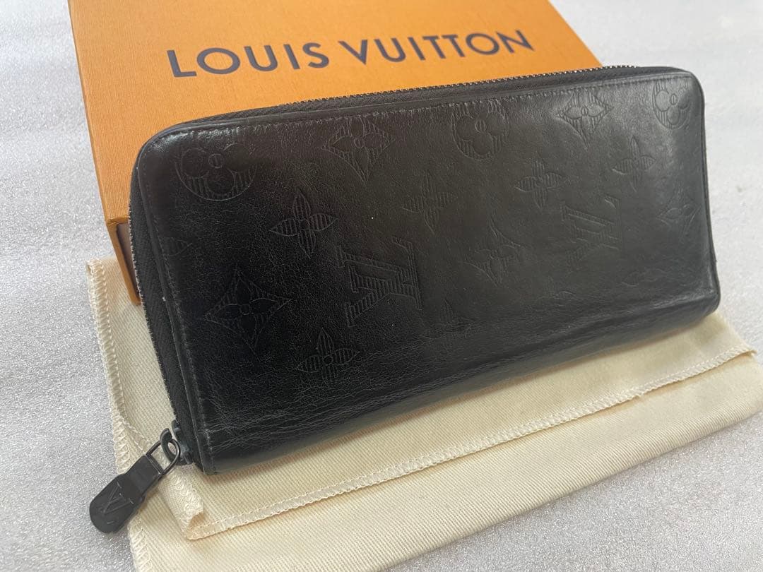 ナ*ン様 ルイヴィトン モノグラム シャドウ ジッピー ウォレット ヴェルティカ