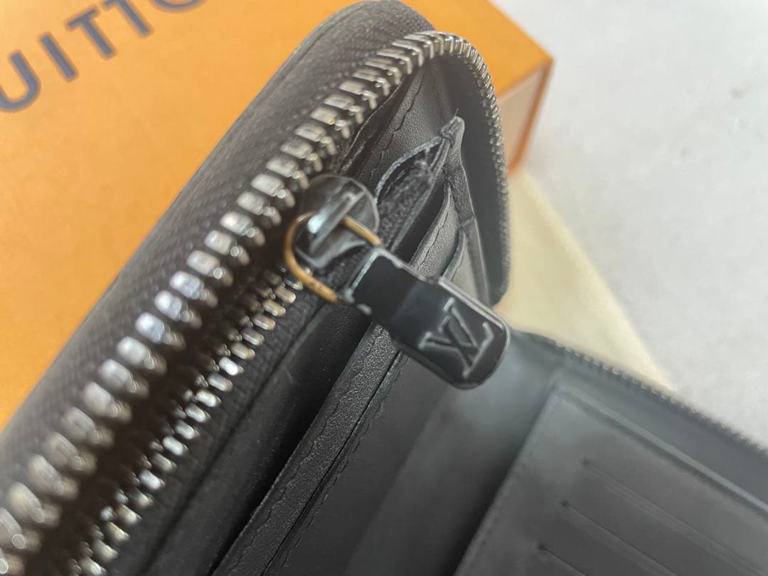 ナ*ン様 ルイヴィトン モノグラム シャドウ ジッピー ウォレット ヴェルティカ
