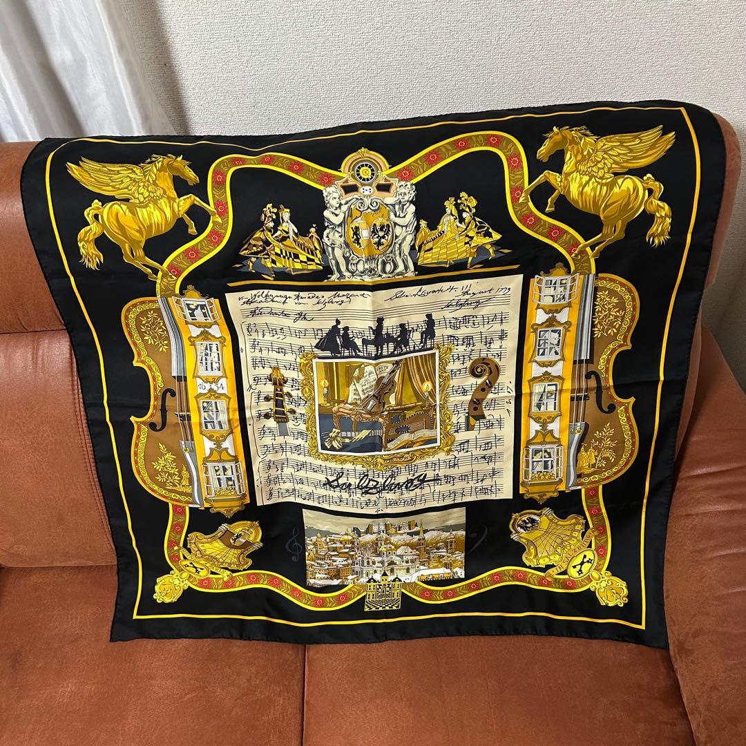 HERMES スカーフ 黒 金 中古 保管品 美品
