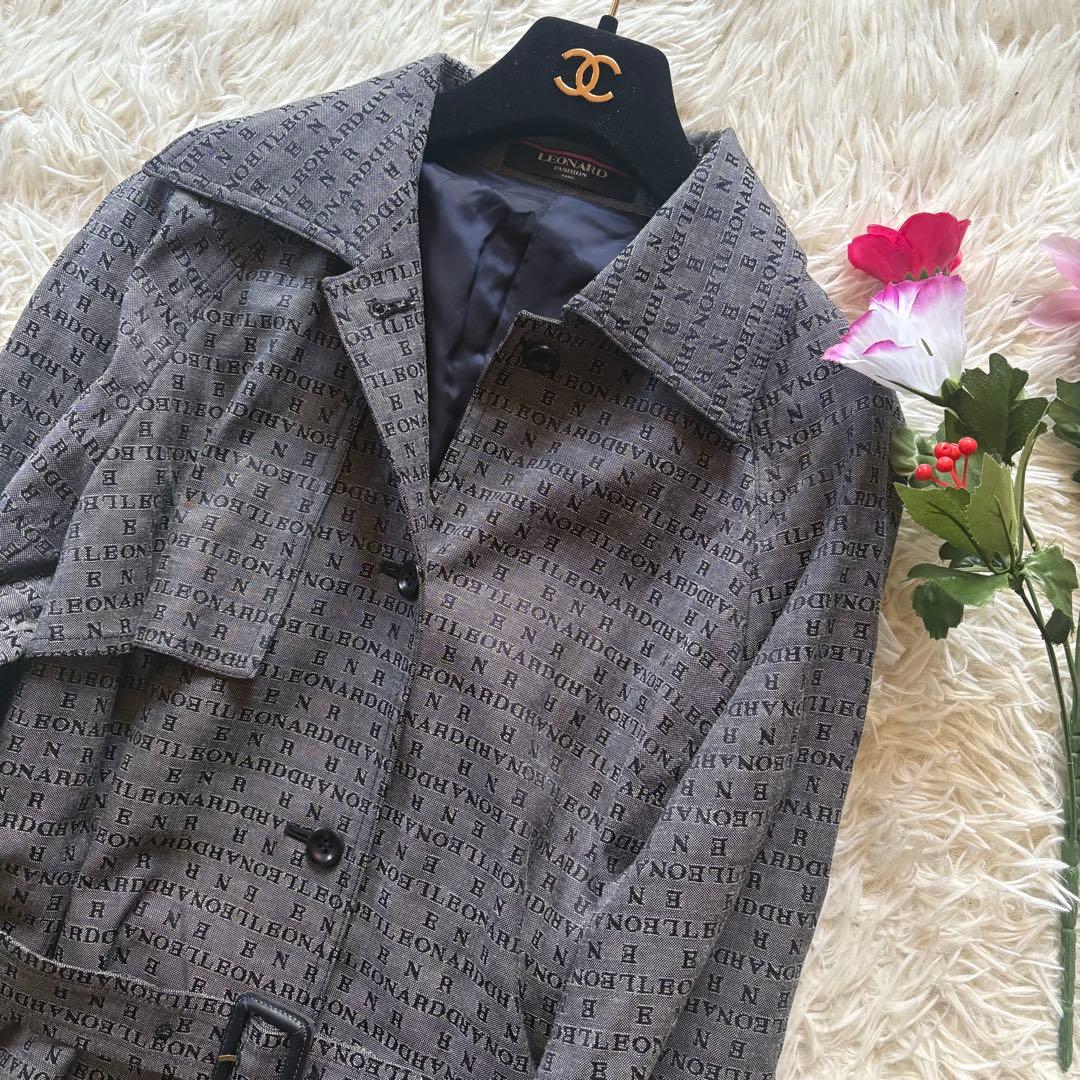 極美品✨レオナール　ロング丈　トレンチコート　シルク混　ロゴ総柄　XL相当　13