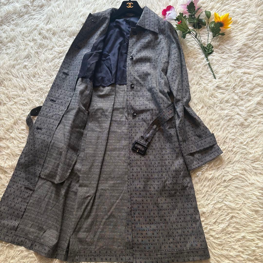 極美品✨レオナール　ロング丈　トレンチコート　シルク混　ロゴ総柄　XL相当　13