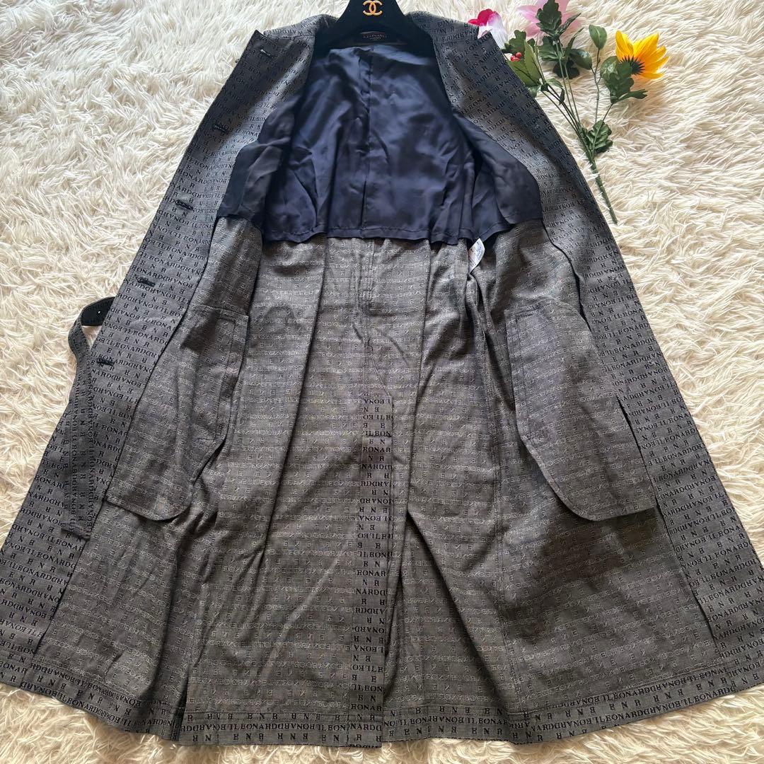 極美品✨レオナール　ロング丈　トレンチコート　シルク混　ロゴ総柄　XL相当　13