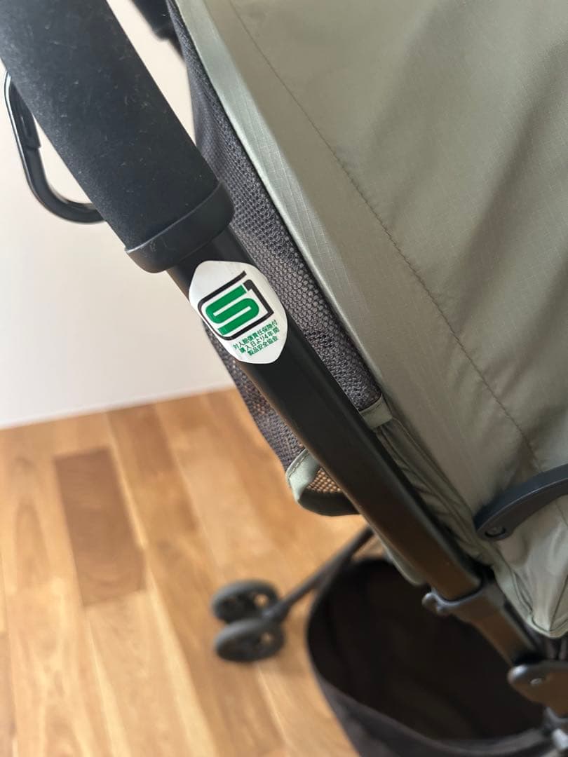 アップリカ　マジカルエアーAG カーキ