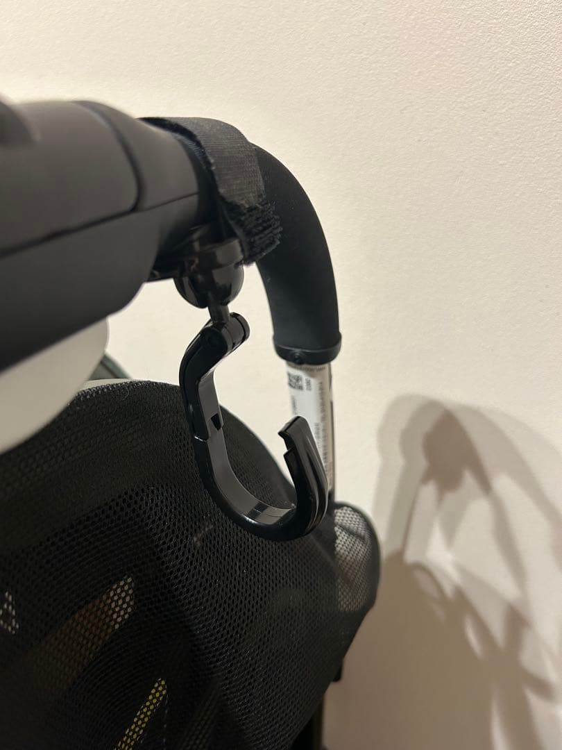 アップリカ　マジカルエアーAG カーキ