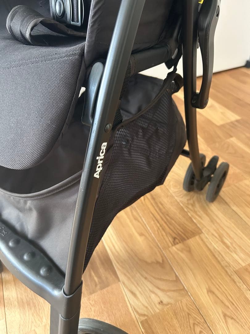 アップリカ　マジカルエアーAG カーキ