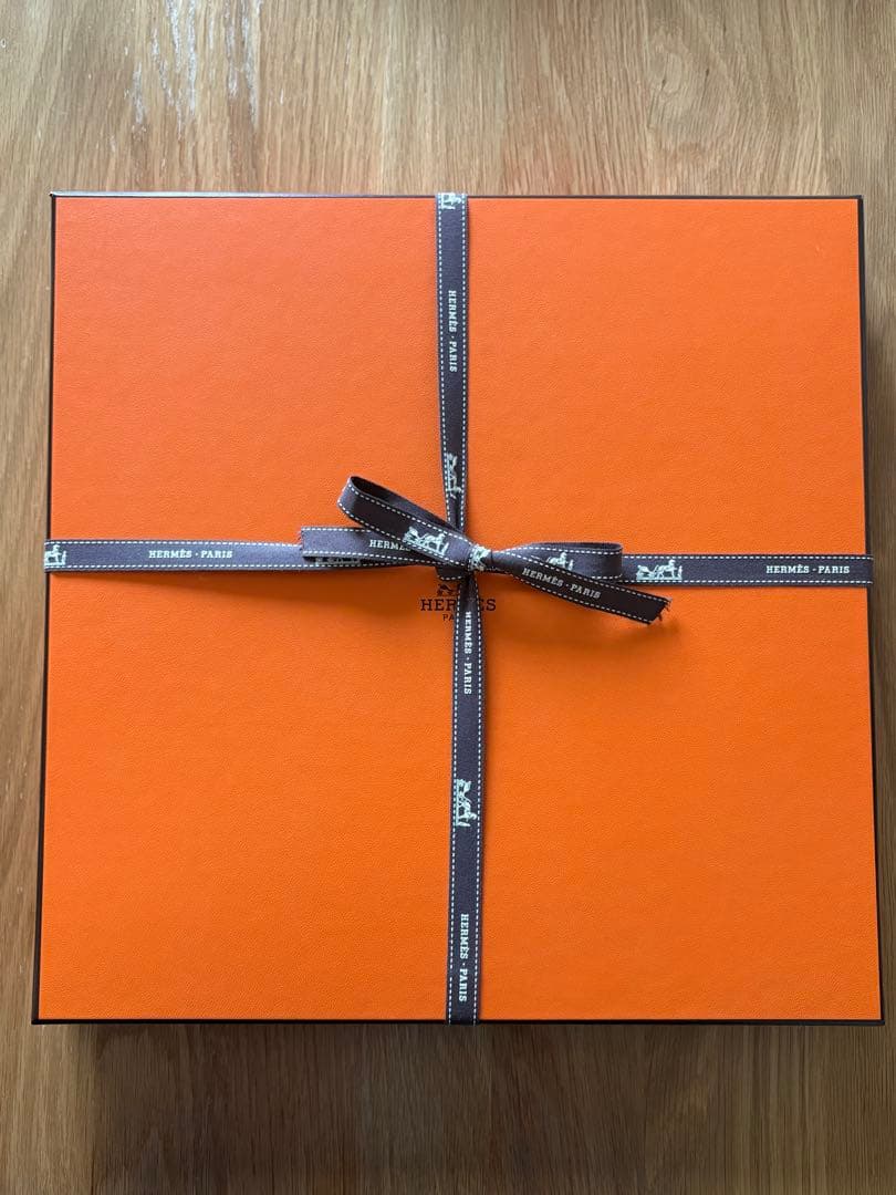 HERMES グレー・オレンジ ロゴ皿