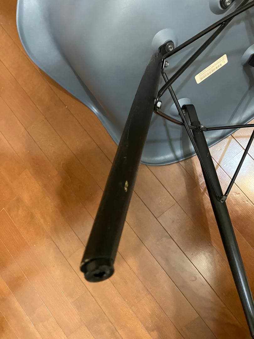 イームズプラスチックシェルアームチェア　グレー　ハーマンミラー