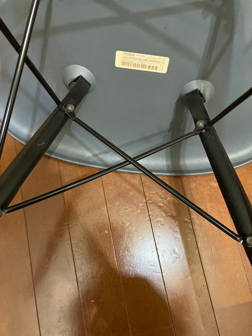 イームズプラスチックシェルアームチェア　グレー　ハーマンミラー