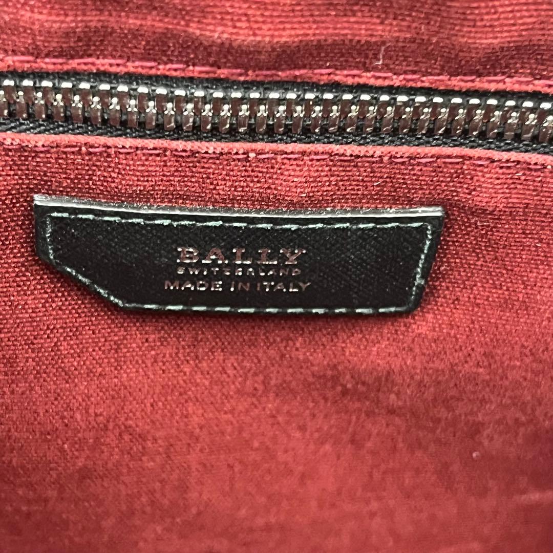 近年モデル・美品✨ BALLY バリー ショルダーバッグ メッセンジャーバッグ