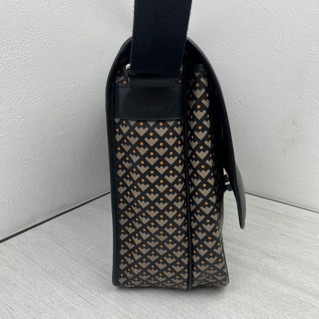 近年モデル・美品✨ BALLY バリー ショルダーバッグ メッセンジャーバッグ