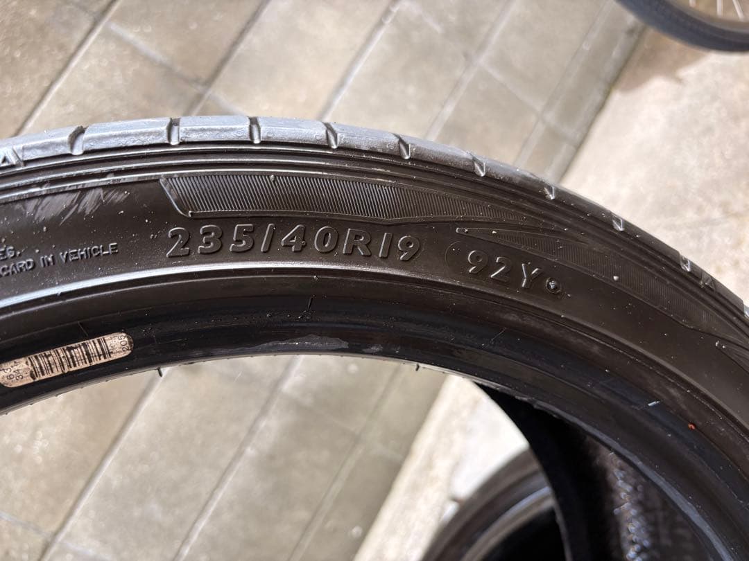 DUNLOP 235/40R19 2本