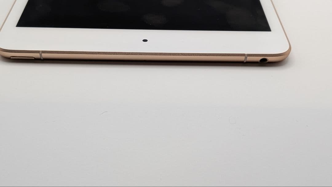 【セルラー】iPad mini 5 64GB ゴールド docomo 本体のみ